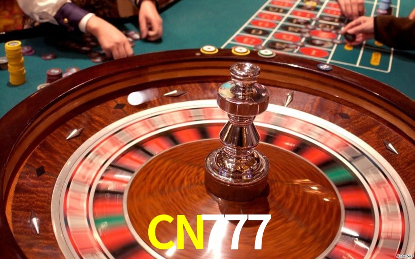 Una escena digital vívida inspirada en casino con CN777 mostrado prominentemente, luces brillantes, fichas, cartas y acentos dorados.
